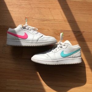 * price drop* Neon Air Jordan’s  — 5Y but 6.5 in W